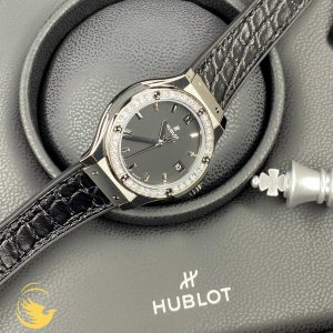 Hublot Classic Fusion 33mm Titanium Diamonds Bezel Dây Da